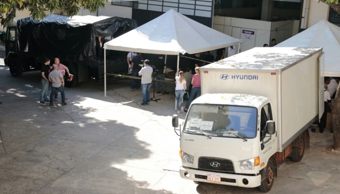 Maletines electorales son cargados en camiones de las FFAA para su traslado a todo el paÃ­s